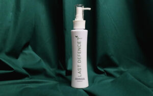 Leave in moisturiser to smooth fly aways and nourish hair